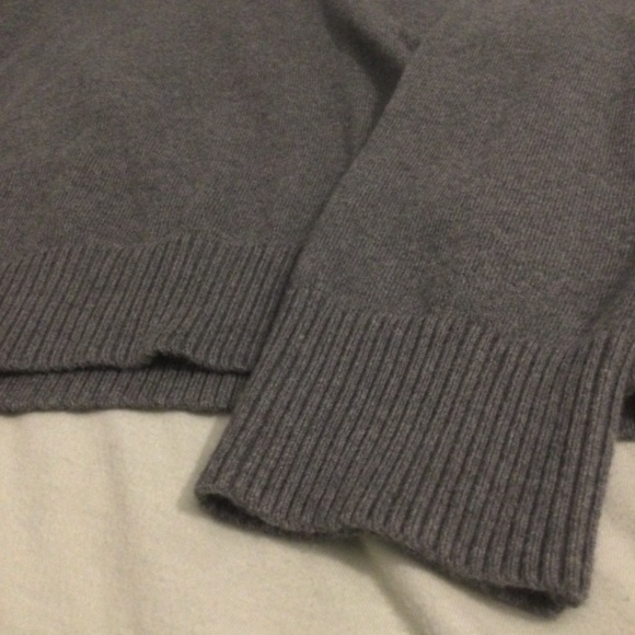 Men’s LARGE Grey Abercrombie & Fitch V-Neck Sweater - Picture 3 of 4